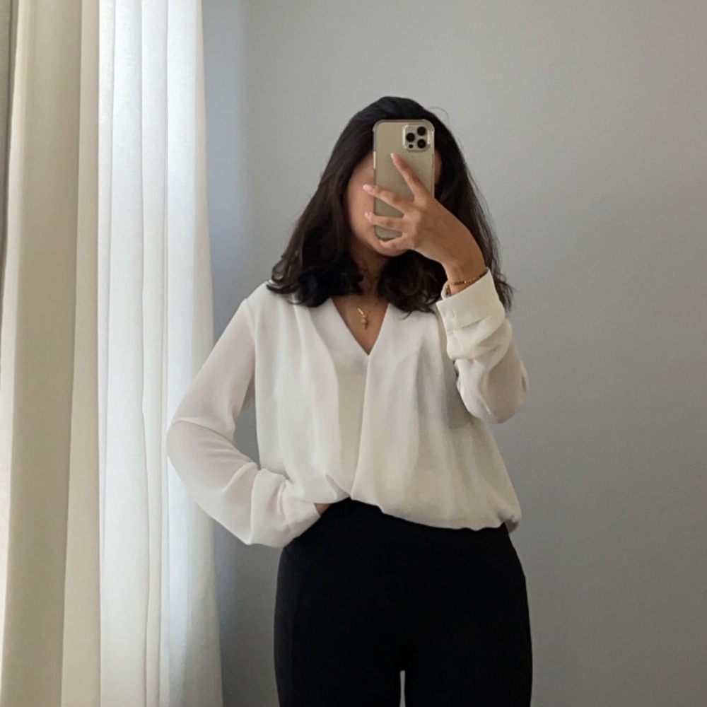 White Blouse V-neck Size Small Forever 21